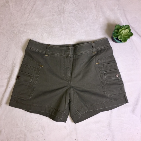 J. Crew Pants - NWT J. Crew Olive Green Shorts, size 8